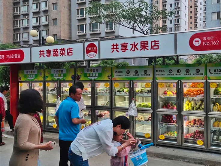 條形智能液晶屏加持，自動售貨機(jī)適用于多個場景